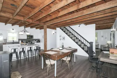 Image de Renovated Farmhouse by Mid Ohio Race Track, Snow Trails, access to Amphitheater!