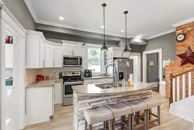 Image de Charming Historic Home in Downtown Carthage – Walk to Coffee, Breweries & More!