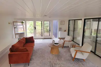 Image de Luxury oasis on a 1+ acre compound with private swimming pool and tennis court!