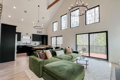 Image de The Whitaker House | Luxe | Heart of the Valley