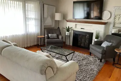 Image de Cute & Cozy 4 Bedroom 2 Bath Ranch House Excellent Safe located in center of Dbq