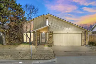 Image de Tv's in Every Bedroom-Spacious-1 Mile to Aquarium & Downtown