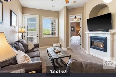 Image de 3mins from Sdc. Can see Sdc from outside the condo, family friendly and relaxing