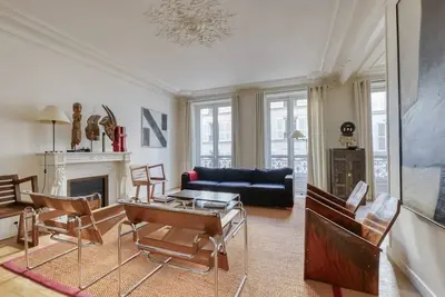 Image de Gorgeous and large flat in the heart of Paris 09