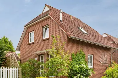 Image de Pretty upper floor apartment for max. 3 persons in the heart of Neßmersiel