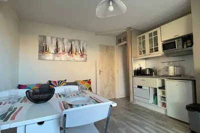 Image de Appartement Climatisé à Sète – Terrasse, Wifi, Parking Privé, à 500m de la Plage