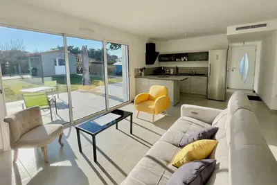 Image de Maison familiale récente avec jardin, plage et commerces à pied, 6 couchages, Wifi, parking privatif