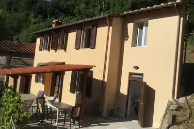 Image de Typical Tuscan house near the famous walled town of Lucca