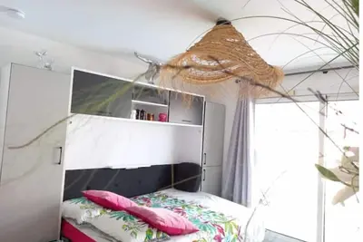 Image de Studio cabine 4 P tout équipé avec Piscine à Golfe Juan Plage à 5 min de Cannes