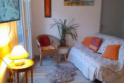 Image de Appartement de 30m2 en plein cœur de Meze, surplombant son joli marché.