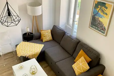 Image de Duplex De Charme En Plein Centre  - Refait A Neuf / Amo