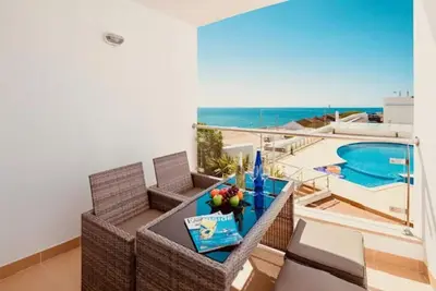 Image de Luxury sea view apartment Carvoeiro centre walking to the beach