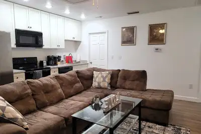 Image de Home [5b/2b]: one unit of a duplex near Fsu-2 [126]