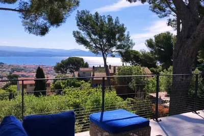 Image de Villa contemporaine avec piscine dominant la baie de La Ciotat