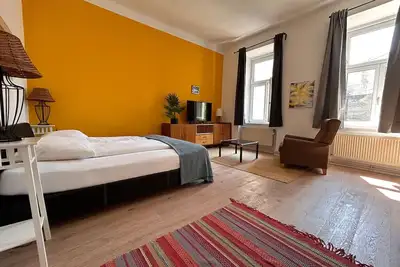 Image de Yellow Palm - 60m2 - cozy, central with a green view