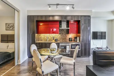 Image de Luxury 2 Bed 2 Bath - 300 Front St W - Fully Equipped - High Floor