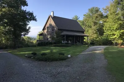 Image de Appalachians Inspired, Custom Built 2015, Solar Powered With Mountain Views