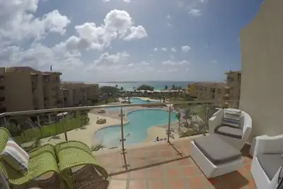 Image de Spacious Penthouse in Paradise, Huge Villa ~ Eagle Beach, rooftop hot tub!