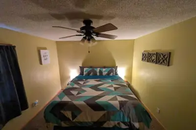 Image de Newly updated and cozy home! Located near downtown!