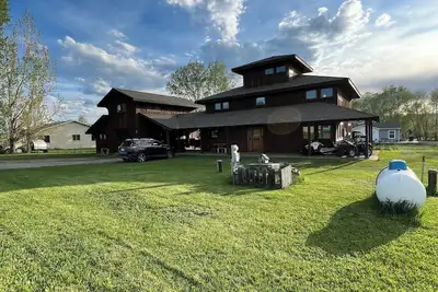 Image de Ski, Hike, bike, fish, hunt & Yellowstone. 4 bed, 3 bath with hot tub! Sleeps 8