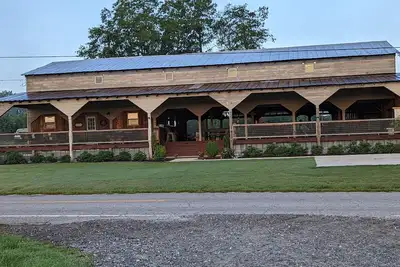 Image de The Purple Mountain Peach Shed from the 1940s