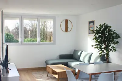 Image de Appt. refait à neuf avec balnéo, idéalement situé près du centre de Mérignac