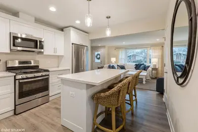 Image de Beautifully New - Three Bedroom - Centrally-located, Naperville Retreat