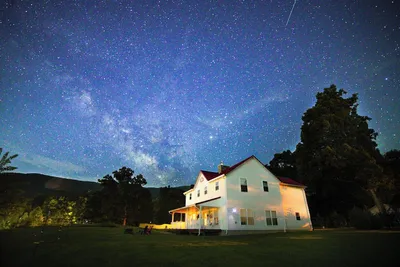 Image de Beautiful Farmhouse overlooking Horses & Mtn Views