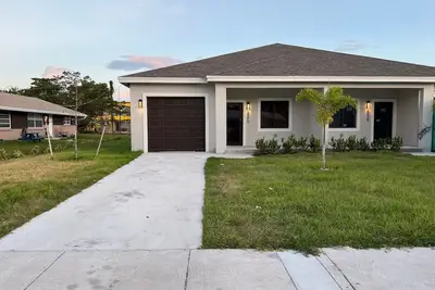 Image de New Construction clean  3 Bedroom 2 full Bathroom, Fully equipped kitchen