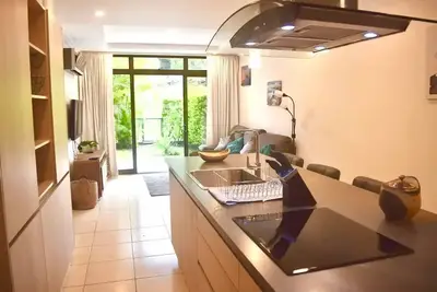 Image de 2 Br 2 Bath Luxury Condo with Exclusive Swim-Up Bar/Restaurant