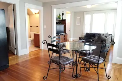 Bright Front Facing Unit - Private Front Farmers Porch