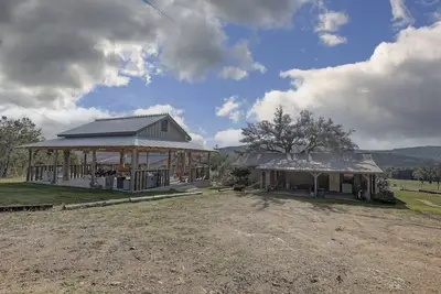 Image de Great Guadalupe River Access! Outdoor Firepit, Pavilion & wood burning stove!