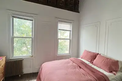 Image de Bright and Spacious 2 Bedroom Apartment in Prime Greenpoint\n