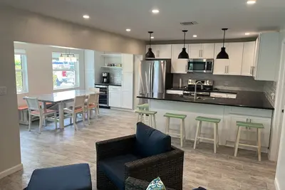 Image de Fully Renovated, Oversized Beach Villa and ready February 24'.