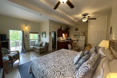 Image de Indigo-Charming Studio w/ Pool & Great Location!