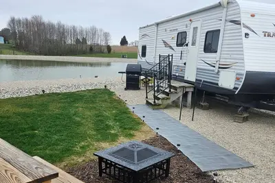 Image de lakefront 2 bedroom rv at Whispering meadows at patoka lake