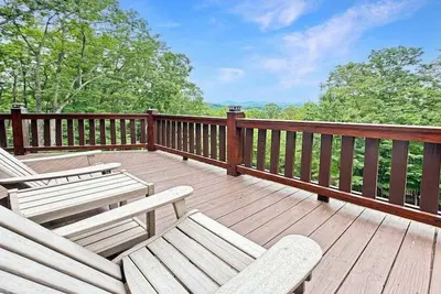 Image de Hawksnest - Mountain Views | Outdoor Fireplace | Hot Tub