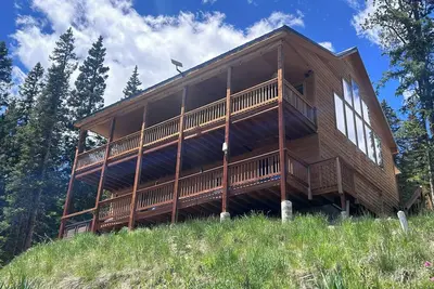 Image de Modern, Creekside, Family Friendly Mountain Home w/ Hot Tub - Sense of Adventure Retreat