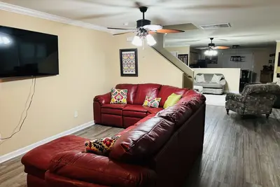 Image de Cozy 5 bedroom/ 9 beds, 3 full baths with game room