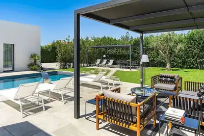 Image de Magnifique maison de vacances privée avec piscine privée, Wifi, climatisation, Tv, patio, parking