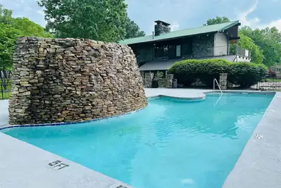 King Fireplace Suite Pet Friendly with Mountain Views