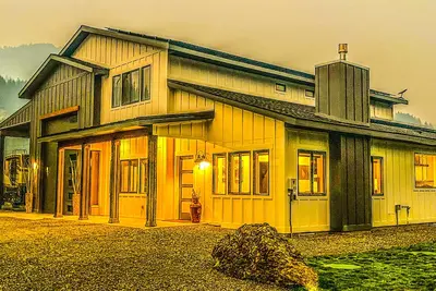 New Listing! 1 bedroom, 1 bath loft apt above our beautiful Modern Farmhouse