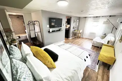 Image de Nadia's Cozy Casita: Cute, Convenient & Pet-Friendly