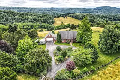 Image de Panoramic mountain views and creekside walks in the beautiful Shenanodah Valley