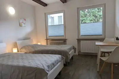 Image de Maison d’hôtes Koblenz à l’étage supérieur pour jusqu’à 7 personnes avec accès au jardin et barbecue