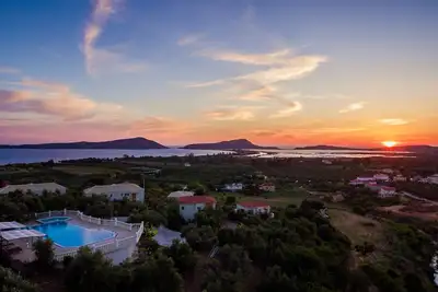 Image de Spacious Villa w/ pool and spectacular views of the Navarino Bay. Pet Friendly!