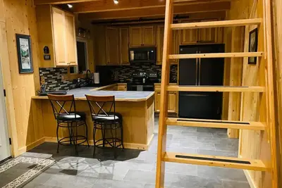 Image de Alpine Meadows Cabin\n\n