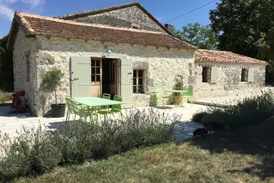 Image de Peaceful stone cottage set among rolling fields and hills. Restful and relaxing