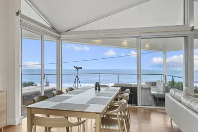 Image de A Beachside Getaway 8 by HolidayCo.