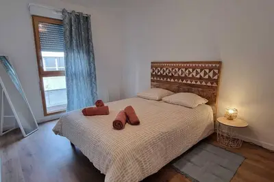 Image de 10\" de la défense et 30\" de Paris, Appartement au pied du tramway!